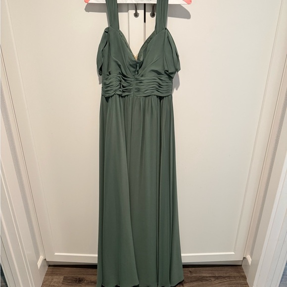 Azazie Lianne Eucalyptus sage green bridesmaids dress gown size 10 unaltered - Picture 5 of 6